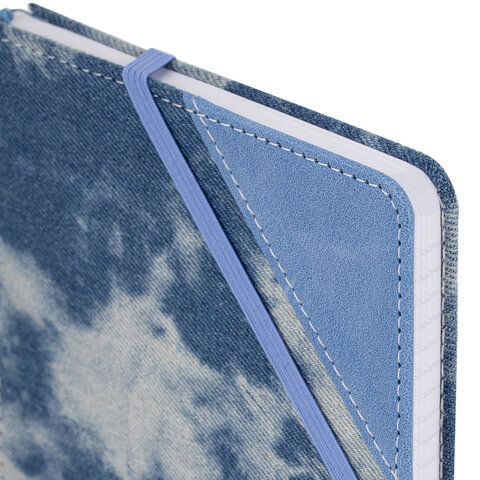 Блокнот А5 135x210мм BRAUBERG "Denim", ткань/экокожа, резинка, держатель, 80л клетка, голубой, 117138
