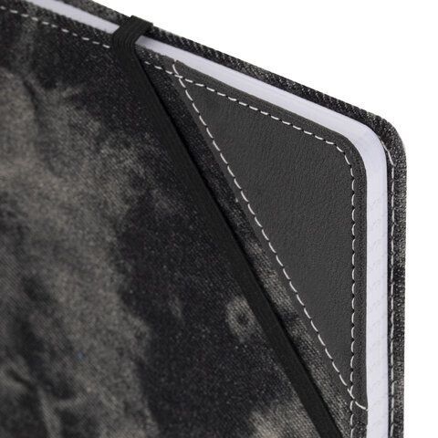 Блокнот А5 135x210мм BRAUBERG Denim, ткань/экокожа, резинка, держатель, 80л клетка, черный, 117140