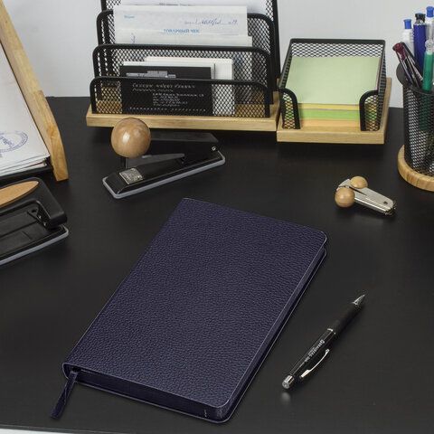 Ежедневник недатированный А5 (138х213 мм) BRAUBERG &quot;Stylish&quot;, кожзам, гибкий, 160 л., темно-синий, 126223