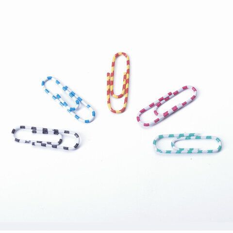 Скрепки BRAUBERG 2 шт., 28 мм с цветными полосками, 100 шт., в картонной коробке, 221534