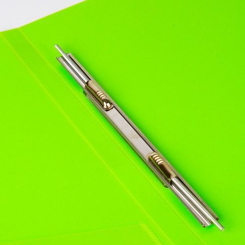Папка с металлическим скоросшивателем и внутренним карманом BRAUBERG &quot;Neon&quot;, 16 мм, зеленая, до 100 листов, 0,7 мм, 227464