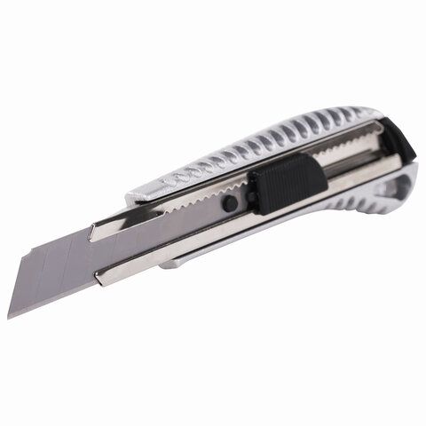 Нож канцелярский 18 мм BRAUBERG &quot;Metallic&quot;, металлический корпус (рифленый), автофиксатор, блистер, 235401