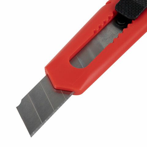 Нож канцелярский 18 мм ОФИСМАГ &quot;Classic&quot;, фиксатор, корпус красный, упаковка с европодвесом, 238226