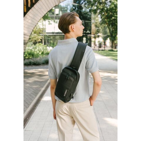 Рюкзак однолямочный HEIKKI FEATURE (ХЕЙКИ), кодовый замок, USB-порт, черный, 32x16x6 см, 273900