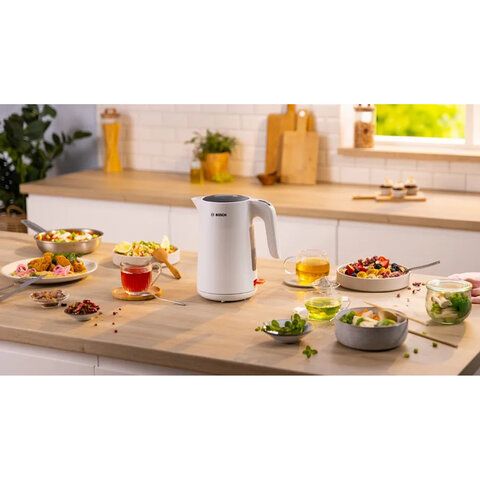 Чайник BOSCH TWK2M161, 1,7л, 2400Вт, закрытый нагревательный элемент, белый