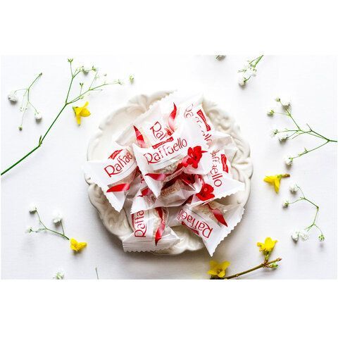 Конфеты RAFFAELLO с цельным миндальным орехом в кокосовой стружке 90 г, 9020000000310